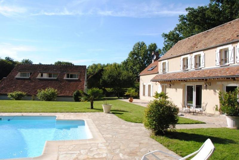 Villa Dikaria Montacher Luaran gambar