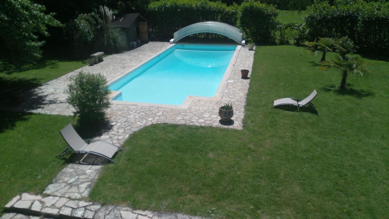 Villa Dikaria Montacher Luaran gambar