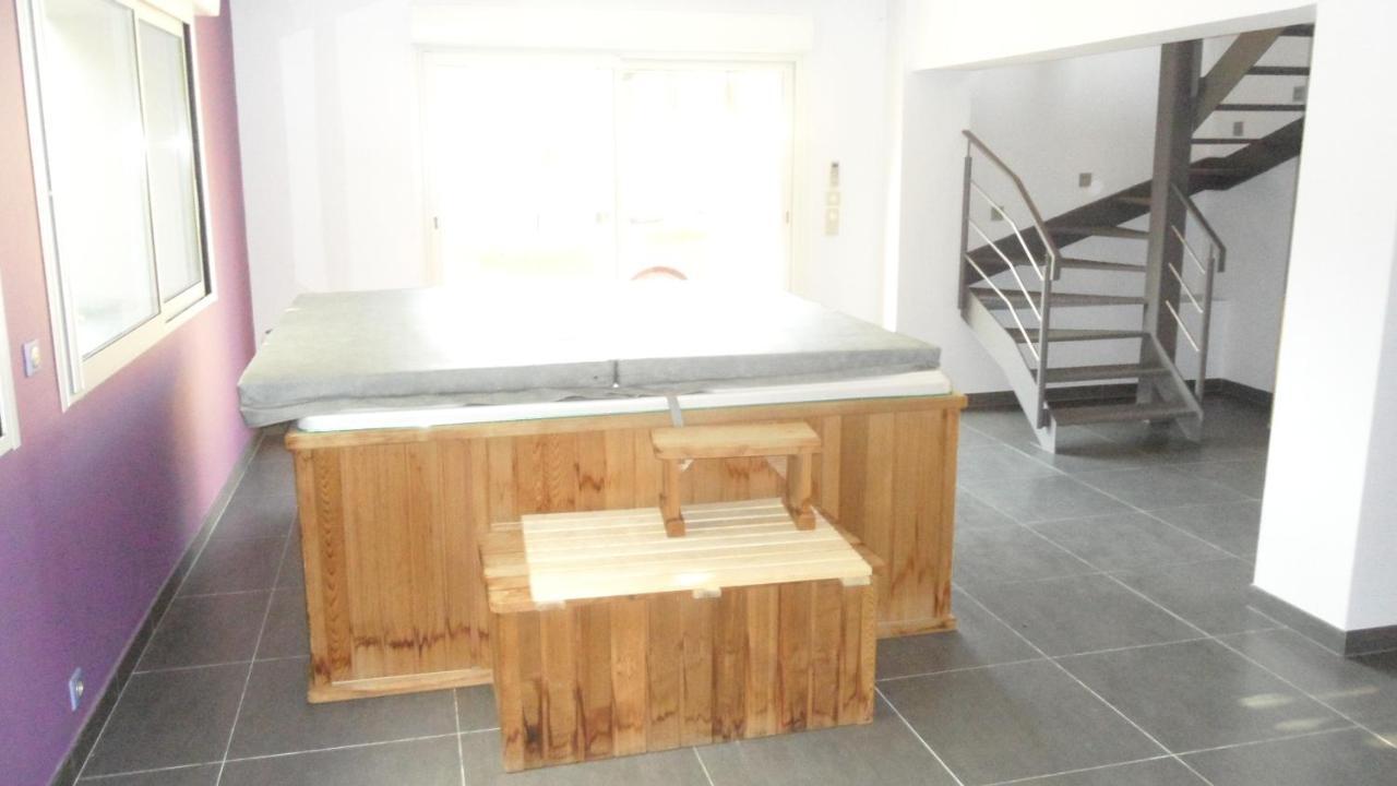 Villa Dikaria Montacher Luaran gambar
